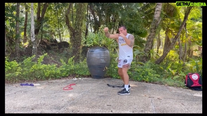 Borys Mańkowski Instagram - Trening do zrobienia na chacie, odcinek na kanale 👍🏻 Jak przerobisz, wrzuc na story filmik z twojej pracy i oznacz ;) Chętnie lukne 🤔