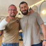Borys Mańkowski Instagram – Właśnie leżę w szpitalu i czekam na poskładanie mojej ręki… Nie załamuje się, bo gdy widzę, co wyczynia tenże wariat- w wieku 42 lat, po wielu wzlotach i upadkach, to wiem, że jeszcze zdążę narozrabiać :)