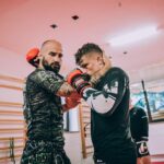 Borys Mańkowski Instagram – Zajebiście spędzony czas.
Masa treningów, trenerzy w których ludzie nie wierzyli, że się zjawią ;). 
Miejsce jak z opowieści o Hobbitach. 
Ambitne chłopaki których może za pare lat zobaczę oglądając gale w tiviku ? 
Śmiech niemal wyważony z poważnymi rozmowami prowadzonymi do późna. 
Mniej telefonu, 0 telewizji, jedzenia jakby codziennie była wigilia ;).
Krótko mówiąc, profesjonalnie zorganizowany obóz 🙌🏻
Dzięki wszystkim, każdy z was dołożył do tego swoją dawkę energii, by było właśnie tak 💪🏻
@obozmma.pl 🏔️ Murzasichle
