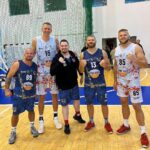 Borys Mańkowski Instagram – W sobotę pograliśmy, zebraliśmy kasę na Dom Dziecka w Poznaniu, a teraz poniedziałek i trzeba ruszać na sale. Do boju dobrze ludzie 💪🏻
@fundacjak2 🙌🏻
P.S. Jestem najmniejszy w swojej karierze 😂