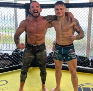 Borys Mańkowski Instagram - 2 godziny treningu z młodym pokoleniem i diabeł budzi się do życia 😄