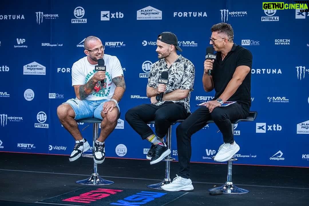 Borys Mańkowski Instagram - Prócz miłej rozmowy, był również kręcony Low czy Bomba ;). Jak myślisz z kim ? 🤔 Ci co byli na strefie fana wiedzą 😄✌🏻