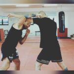 Borys Mańkowski Instagram – Zapraszamy na nowy odcinek MMA Skills, w którym Borys Mańkowski dzieli się swoją specjalną techniką walki.

Nasz dzisiejszy temat: skrócenie dystansu i obalenie podczas walki z wyższym przeciwnikiem. 

Link do filmu na YouTube znajdziecie w naszym bio.

Zachęcamy do sprawdzenia sekcji komentarzy na YouTube, gdzie znajdziecie rabat, który wykorzystacie na bushido-sport.pl. 

📷 @kornik_ksw
📷 @mankowski.borys

#mmaskills #dbxbushido #dbxbushidoteam #dbxvibe #breakyourlimits #boxinggear #boxing #boxingmotivation #boxingglove #boxinghype
#wojownik #sportywalki #boks #mma #bokstajski #muaythaifighter #polishfighter #mmafighter #trenujsportywalki #sparing #kravmaga #mmatraining #fightclub #silownia #ksw #ufc