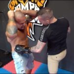 Borys Mańkowski Instagram – Licytujemy w komentarzach 
Koszulka od @isamupt z podpisami z pierwszego odcinka Low czy Bomba 🤜🏻🦵🏻
W środę kończymy, odzywam się do ciebie na priva i działamy dla Poli 🤜🏻🤛🏻. 
W środę również zamykamy licytacje koszulki @sebastian_rajewski  i lecimy dalej. 
Mocy dla was na jutro 🙌🏻