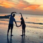 Brad Benedict Instagram - “Let’s make a silhouette heart, babe.” 🤦🏼‍♂️ #IslaHolbox #Mexico #Sunset #Silhouette #SkyOnFire Isla Holbox