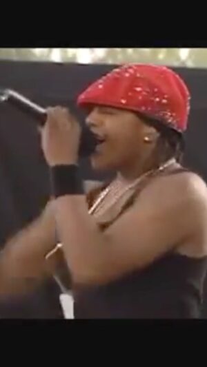 Bradley McIntosh Instagram - One of my proudest achievements during #Sclub7 was singing lead vocals in Don’t Stop Movin’ which went on to win a #BritAward for “BEST BRITISH SINGLE” and also a “Record Of The Year Award”  can’t believe it’s 20 years old Today!🕺🏾