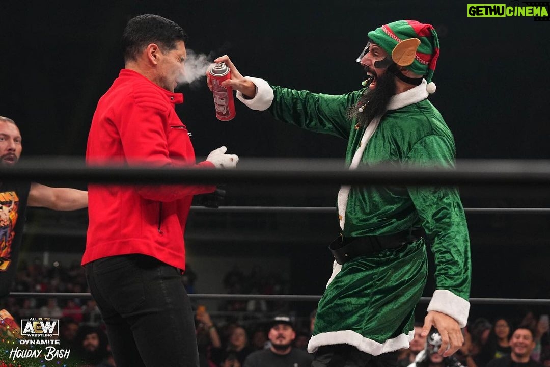 Brandon Bogle - 872 Likes - Ya stop an elf from delivering presents..
You get some North Pole grade cold spray
#AEWDynamite