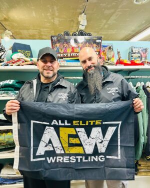 Brandon Bogle Instagram - 明日12月30日GLEAT 、TOKYO DOME CITY HALL大会に参戦するAEWのColt Cabana/コルト・ガバナ選手、Brandon Cutler／ブランドン・カトラー選手が来てくれました 🔥🔥#coltcabana #コルトカバナ　#Brandon Cutler #ブランドンカトラー　#AEW #Haoming #ハオミン