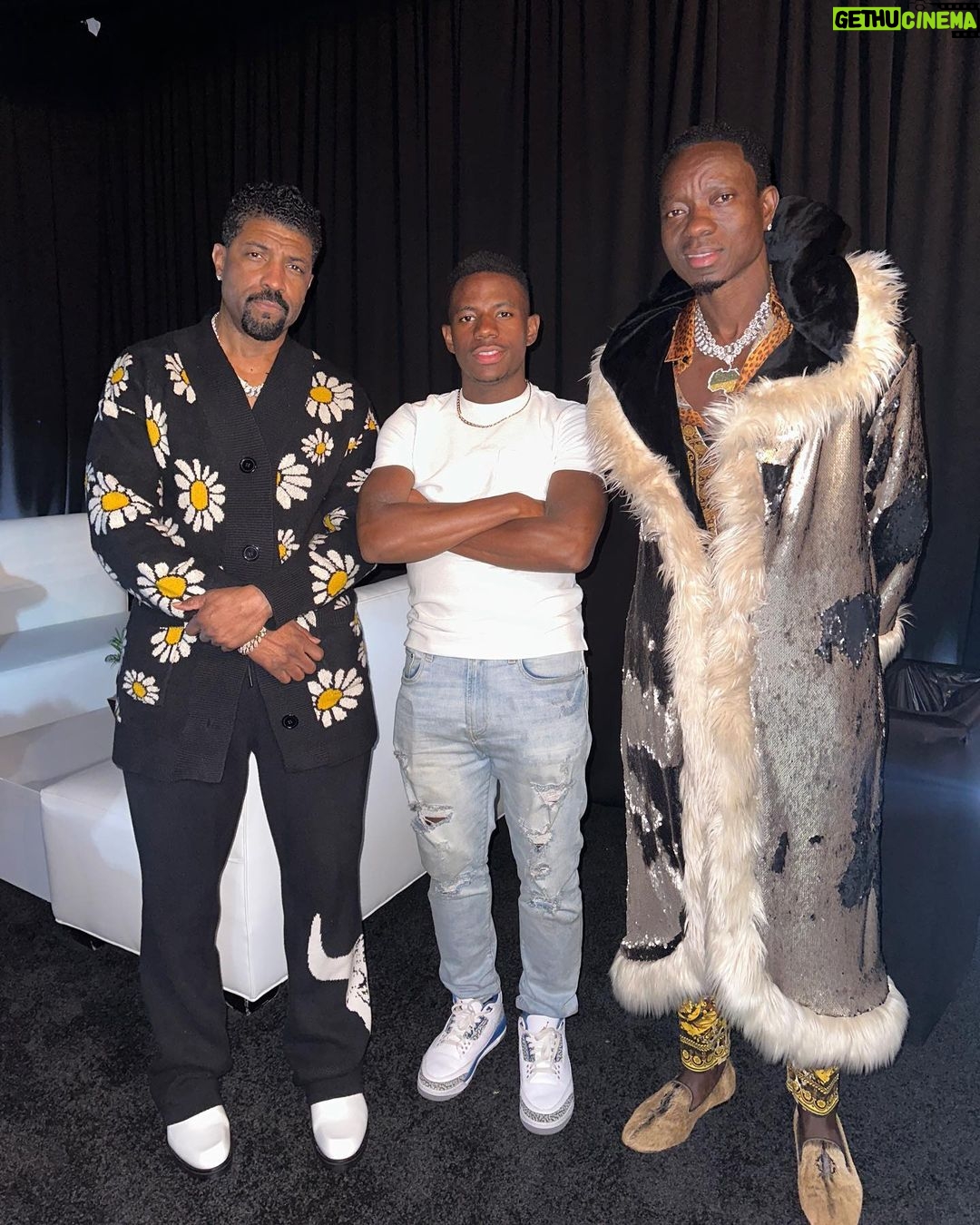 Brandon Gilpin Instagram - Livin da Life Iβm supposed too π€©π« Last slide , they asked me to spit sum real quick yk I had to come wit it π―π²π€« soon Drop !! Make sure yβall go watch AVERAGE JOE ON BET @betplus @deoncole my favorite comedian ππ₯ & heβs killing it rn! Shoutout to the House of BET for hosting dope events and my brother @bwrightous @sixdegrees for makin magic happen π€© P.s dat White shirt pon mi chocolate skin ?? Yu see itt ππ« #ShowTimeBrando #Bet #houseofbet #brandongilpin