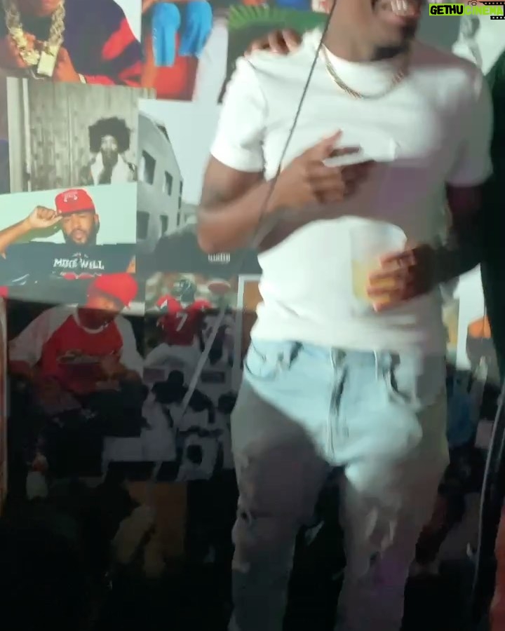 Brandon Gilpin Instagram - Livin da Life Iβm supposed too π€©π« Last slide , they asked me to spit sum real quick yk I had to come wit it π―π²π€« soon Drop !! Make sure yβall go watch AVERAGE JOE ON BET @betplus @deoncole my favorite comedian ππ₯ & heβs killing it rn! Shoutout to the House of BET for hosting dope events and my brother @bwrightous @sixdegrees for makin magic happen π€© P.s dat White shirt pon mi chocolate skin ?? Yu see itt ππ« #ShowTimeBrando #Bet #houseofbet #brandongilpin