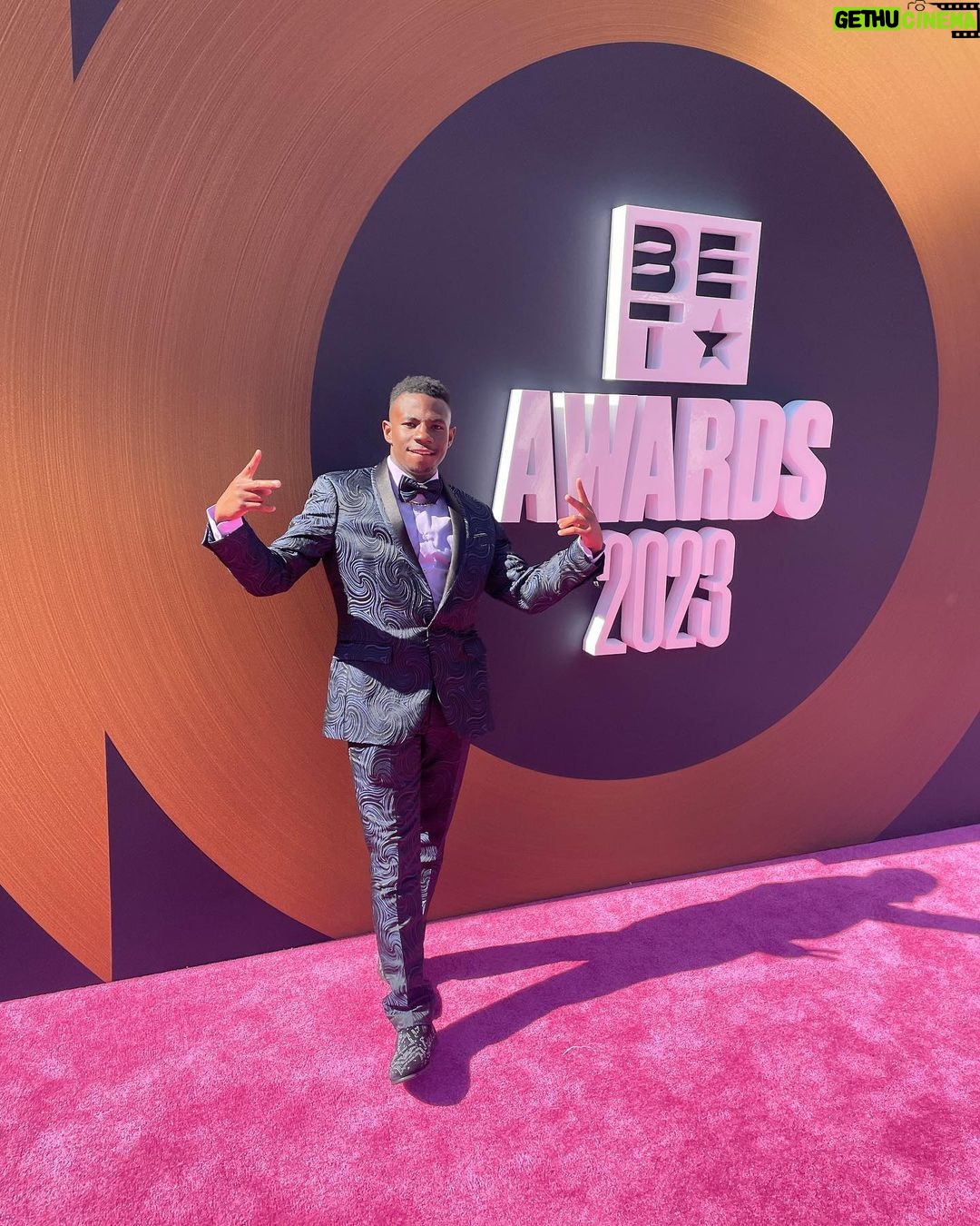 Brandon Gilpin - 4.5K Likes - BET AWARDS 2023 🤩💫
When @dextadaps Touch Di Stage, PLACE GET MADDD🇯🇲🇯🇲
Glad I was wit my guys this time 🫡🤩 @sneaky_lyfe @christianmaxwelll 🔥🔥
#ShowTimeBrando #betawards #dextadaps #BET #BrandonGilpin