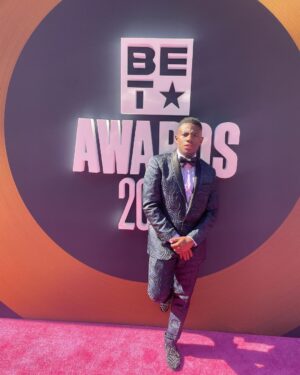 Brandon Gilpin Instagram - BET AWARDS 2023 🤩💫

When @dextadaps Touch Di Stage, PLACE GET MADDD🇯🇲🇯🇲

Glad I was wit my guys this time 🫡🤩 @sneaky_lyfe @christianmaxwelll 🔥🔥

#ShowTimeBrando #betawards #dextadaps #BET #BrandonGilpin