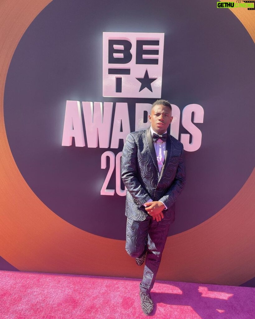 Brandon Gilpin Instagram - BET AWARDS 2023 🤩💫 When @dextadaps Touch Di Stage, PLACE GET MADDD🇯🇲🇯🇲 Glad I was wit my guys this time 🫡🤩 @sneaky_lyfe @christianmaxwelll 🔥🔥 #ShowTimeBrando #betawards #dextadaps #BET #BrandonGilpin