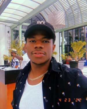 Brandon Gilpin Instagram - Introducing: KEITHLEY 💸🧑🏾‍🦱

Y’all better Tune into Saint X on Hulu ! Catch me in Episode 2 & 3 🎬😮‍💨 @saintxonhulu @hulu 

Last slide mi ah channel mi inner Yaadie 🇯🇲😭 Zeeeen 

#ShowTimeBrando #saintxonhulu #brandongilpin #actor
