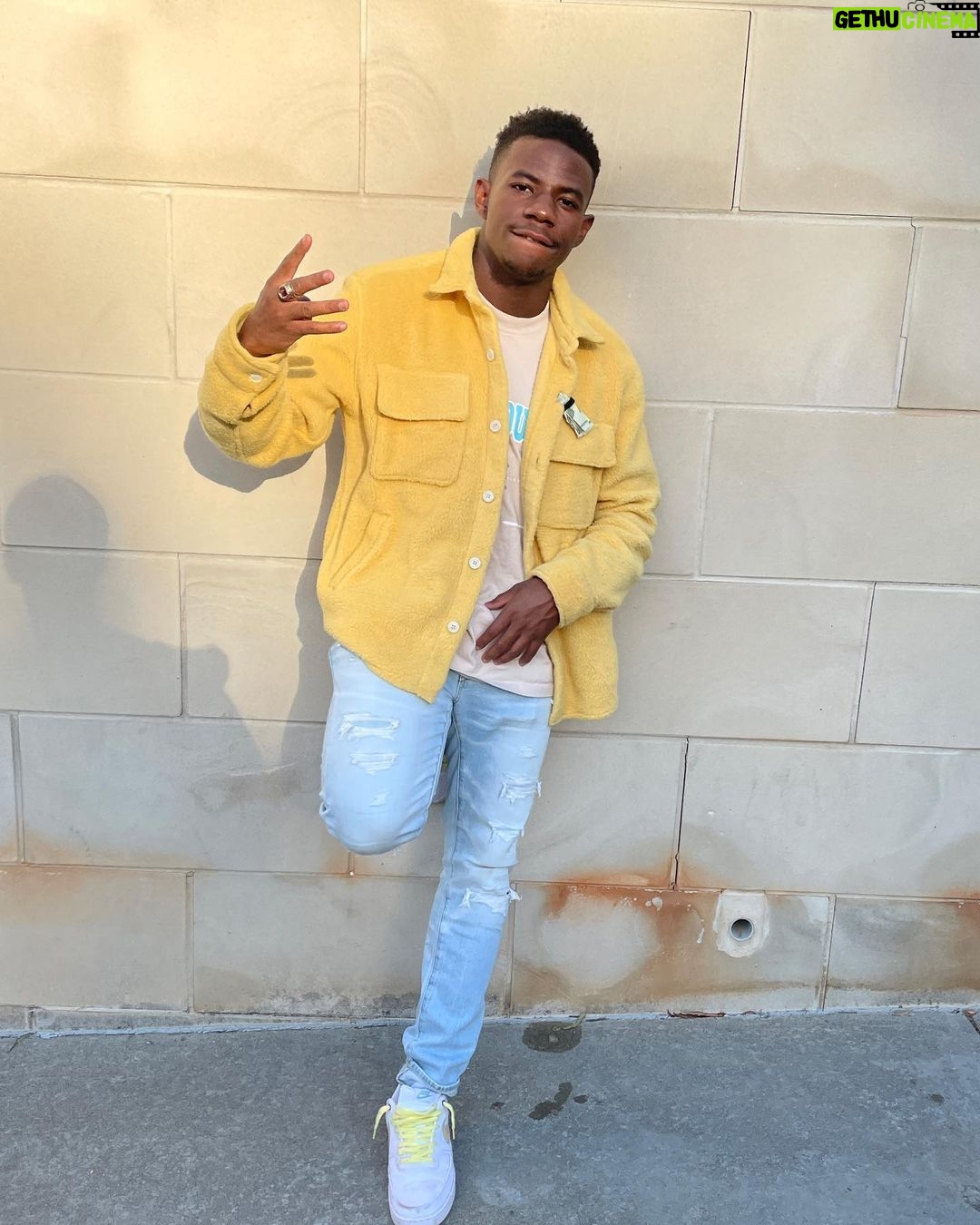 Brandon Gilpin Instagram - Stay Young & Turnt 🤩🥳 ~ Big Bird 💛 #spelhousehomecoming Birthday + Homecoming = Successful Chaos🕺🏾😵💫 #ShowTimeBrando #homecoming #BrandonGilpin #Young&turnt #spelhouse #morehouse Morehouse College