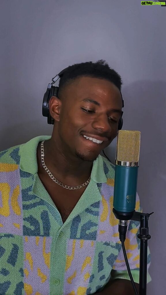 Brandon Gilpin Instagram - Mek mi sing to yu cause why yu Haffi Move Like Dat ? 🎙🇯🇲🕺🏾🤩🤴🏾 Comment Yu favorite Lyric 💬🎵 Add Move Like Dat Too ya Playlist 🕺🏾🕺🏾(link in bio) #ShowTimeBrando #JamaicandisneyPrince #MoveLikeDat #newdancehall #dancehall #newmusic