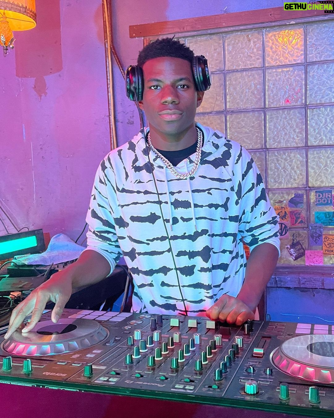Brandon Gilpin - 3.8K Likes - Still don’t have the right word to say man🥺 #pvalley Season 2 was such a roller coaster! I’m Glad y’all y’all were able to take this journey with us! #DJNevascared came back to da Pynk to turn it up wit da framily🖤 Love YALL #Pynkposse love y’all too🖤
@katorihall Momma K thank you for everything ain’t nothing move & shake without you
P.s
I will be Droppin PValley BTS vlogs all week so make sure y’all subscribe 🖤🔥
#ShowTimeBrando #DjNevaScared #brandongilpin #pvalleystarz