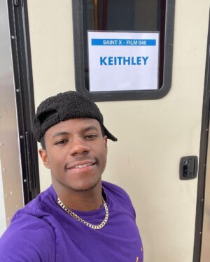 Brandon Gilpin Instagram - Introducing: KEITHLEY 💸🧑🏾‍🦱

Y’all better Tune into Saint X on Hulu ! Catch me in Episode 2 & 3 🎬😮‍💨 @saintxonhulu @hulu 

Last slide mi ah channel mi inner Yaadie 🇯🇲😭 Zeeeen 

#ShowTimeBrando #saintxonhulu #brandongilpin #actor
