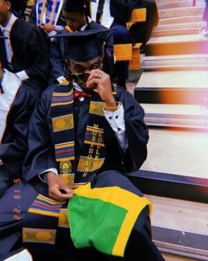 Brandon Gilpin Instagram - Scholar. 👨🏽‍🎓 SuperStar. 🤩 Yaadie. 🇯🇲

The ask me “How’d we’re you in school shooting TV shows & movies At the same time? I know it wasn’t easy.”

I just Tellem “When God Calls you to do Great Things he will never Put you in a position that you couldn’t Handle” 

All I wanna do in Inspire folks that look like me to show them that you can really do what ever you want with this life that you are blessed with. No matter your situation you can make your life into what you want it to be 🖤🙏🏾

 
& like they always said Jamaicans always got 100 Jobs 🇯🇲😭