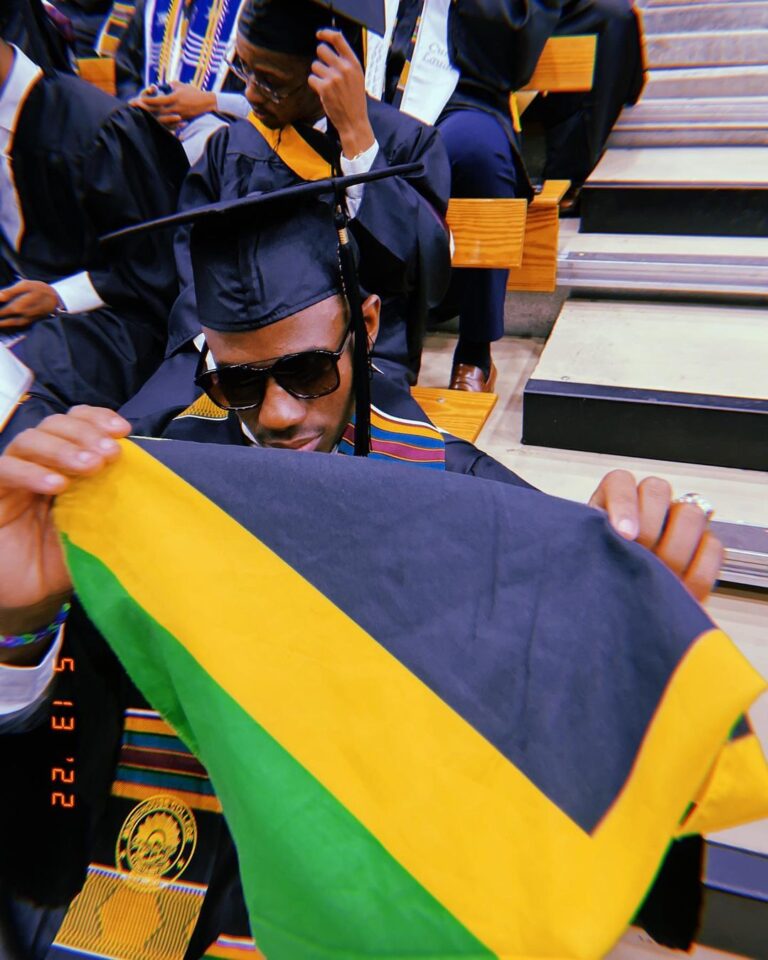 Brandon Gilpin Instagram - Scholar. 👨🏽‍🎓 SuperStar. 🤩 Yaadie. 🇯🇲 The ask me “How’d we’re you in school shooting TV shows & movies At the same time? I know it wasn’t easy.” I just Tellem “When God Calls you to do Great Things he will never Put you in a position that you couldn’t Handle” All I wanna do in Inspire folks that look like me to show them that you can really do what ever you want with this life that you are blessed with. No matter your situation you can make your life into what you want it to be 🖤🙏🏾 & like they always said Jamaicans always got 100 Jobs 🇯🇲😭 Morehouse College