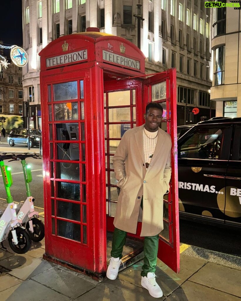 Brandon Gilpin Instagram - When I was in London 🇬🇧 Dey kept Calling me Damson Idris idk why 🤷🏾‍♂😭 Nah I know why 😏 @damsonidris time for my DSS membership 😂 #ShowTimeBrando #actor #london London, England, UK