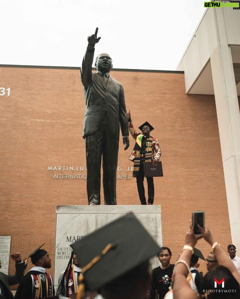 Brandon Gilpin Instagram - Happy Martin Luther King Day ✊🏿🤴🏾🙌🏾 Following in you’re Footsteps by Graduating from Morehouse College is still one of my biggest accomplishments. 🙏🏾👨🏽‍🎓 Thank you MLK #Martinlutherkingday #mlkday #ShowTimeBrando #martinlutherking