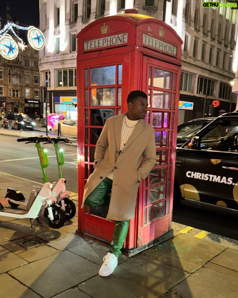 Brandon Gilpin Instagram - When I was in London 🇬🇧 Dey kept Calling me Damson Idris idk why 🤷🏾‍♂️😭 Nah I know why 😏 @damsonidris time for my DSS membership 😂 #ShowTimeBrando #actor #london London, England, UK