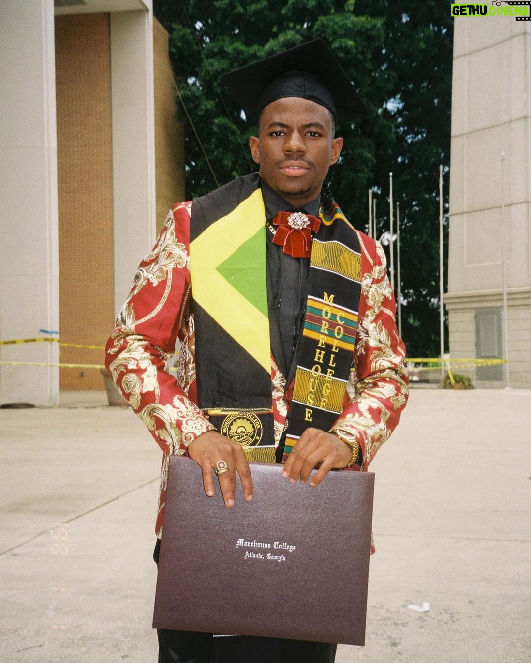 Brandon Gilpin - 1.7K Likes - Happy Martin Luther King Day ✊🏿🤴🏾🙌🏾 Following in you’re Footsteps by Graduating from Morehouse College is still one of my biggest accomplishments. 🙏🏾👨🏽🎓 Thank you MLK
#Martinlutherkingday #mlkday #ShowTimeBrando #martinlutherking