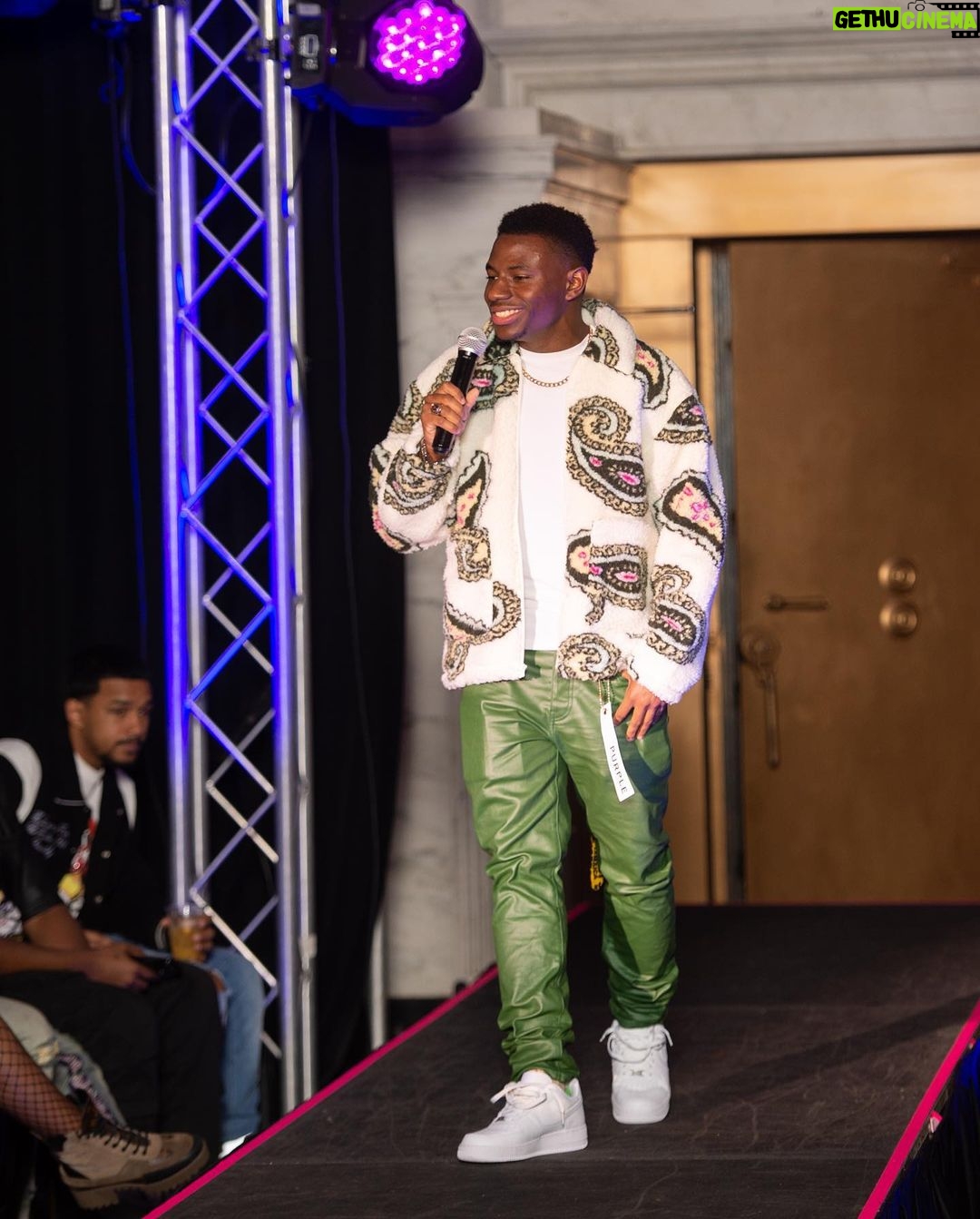 Brandon Gilpin Instagram - Thank you @asubaunity for having me as ya Host for this year’s Fashion show. 🤩 Since I was gon be the loudest in da room unnu don kno seh mi ahgo be di flyest too juheard ! 🇯🇲🗽🥼👟First time in Albany Deff ah time to remember 🙌🏾 S/o to all the models & clothing brands for y’all hard work 🔥🔥 📸: @in_mannywetrust 🤩 #ShowTimeBrando #moveLikeDat #fashionshow #ualbany #pvalley #nyc UAlbany Campus Center