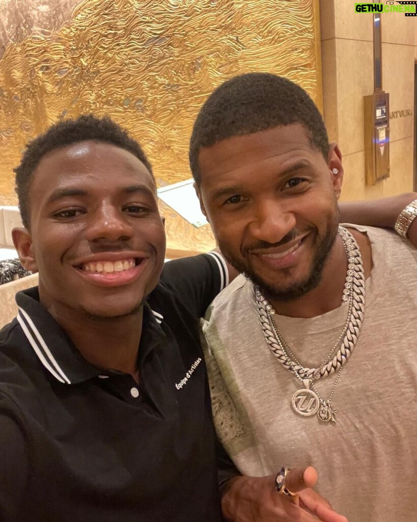 Brandon Gilpin Instagram - Good morning 😂 Posting this cause I wanna be at da SuperBowl to see @usher PERFORM THIS YEAR 😭 SO IF ANYBODY GOTTA EXTRA TIX FOR ME HOLLA AT YA BOY 😂😂 I know I got some rich friends somewhere 😭😭 gotta be here to witness GREATNESS YO USH HOLLA ATCHA YA BWOYYY !! *Don don , Dun dun , don don , dun dun , YEAHHHHHH , OKAYYY” 😂😂😂 #usher #superbowl #ushersuperbowl2024 #ShowTimeBrando