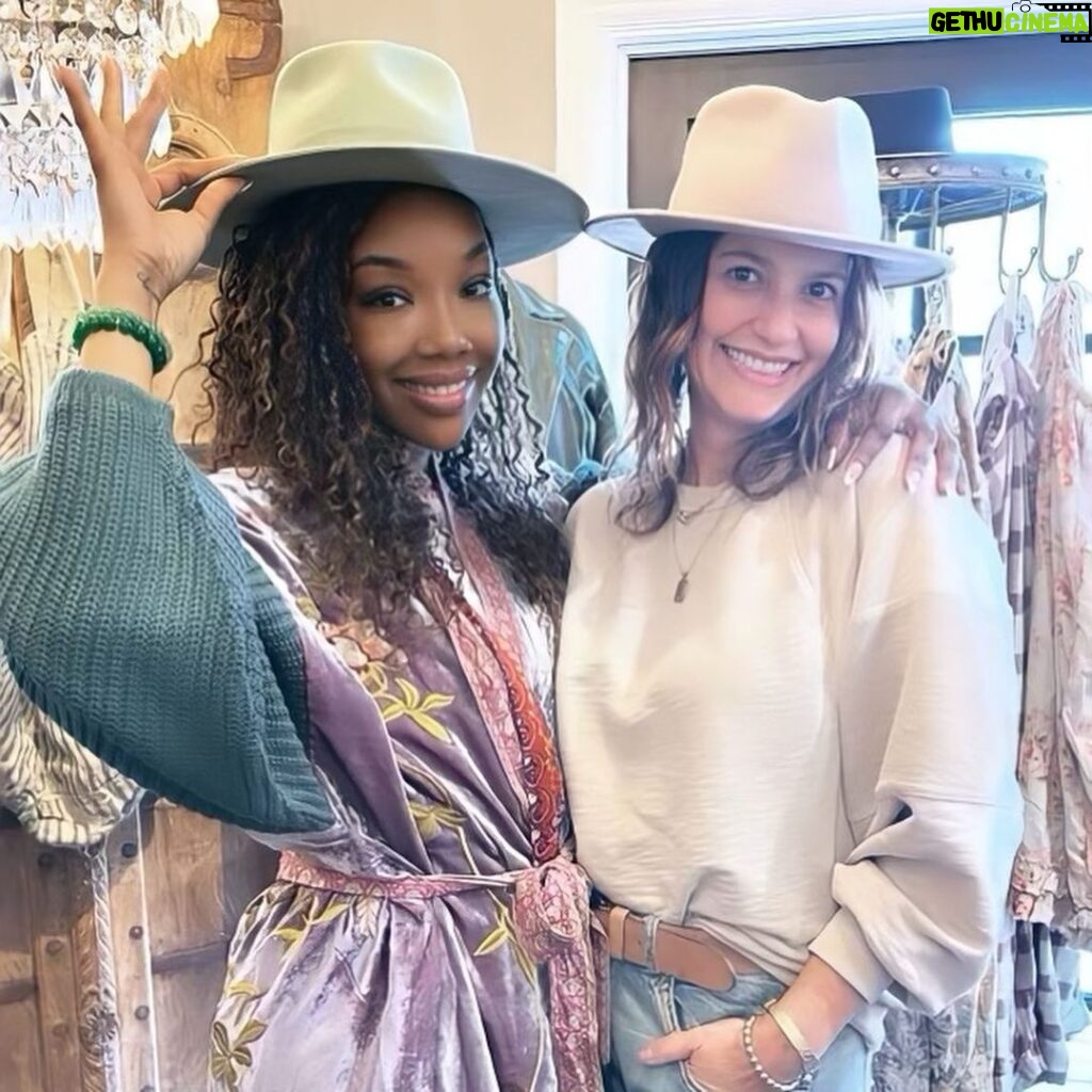 Brandy Norwood Instagram - So great to get out today and visit my favorite store in LA @blackbirdgeneral 🫶🏽 if you guys are ever here please stop by… Now, studio time♠️🎵🎶🎤🎧