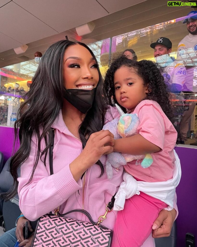 Brandy Norwood Instagram - Happy Birthday to our little song @melodylovenorwood 🌸 💕we love and adore you Melzy. Thank you for bringing so much love and joy to our family 🌸💕🌸💕🌸💕🌸💕🌸💕 Love Auntie b💓