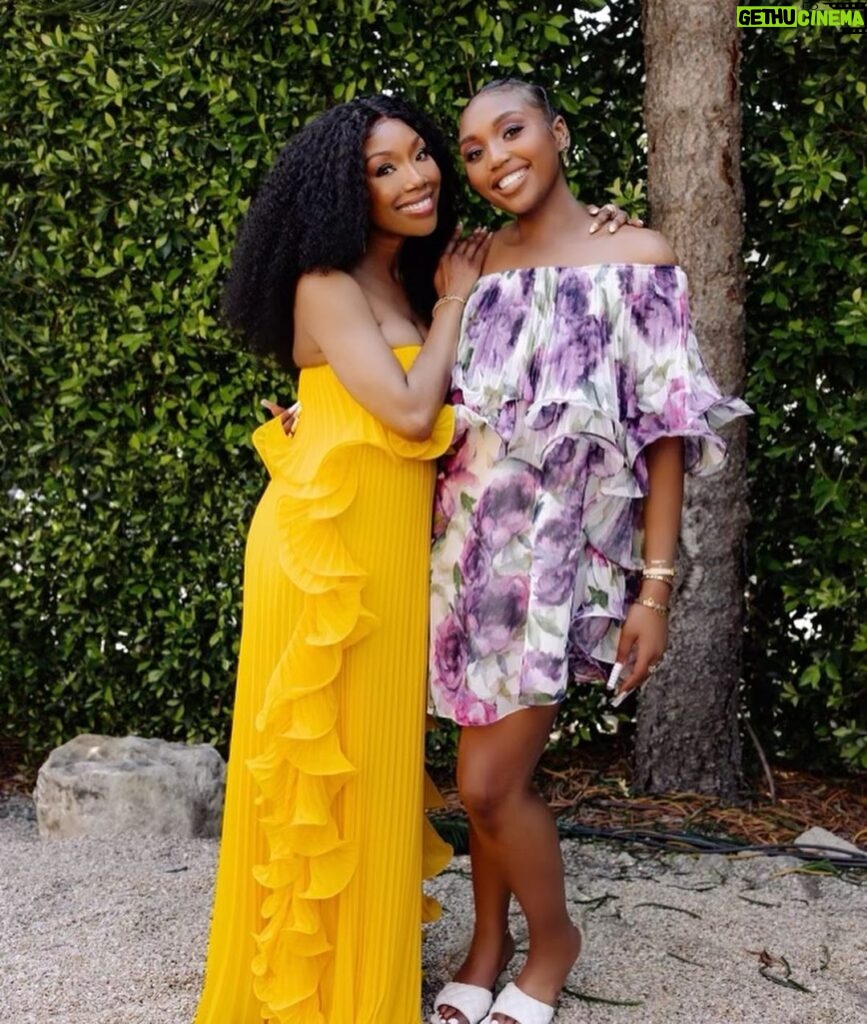 Brandy Norwood Instagram - Happy Mothers Day to all the beautiful Mothers and Mother figures in this world! #divineFeminine 🌹 I love you @sonjanorwood and @syraismith unconditionally ♥️ @bestbuddies 🙏🏽 Happy Mother's Day