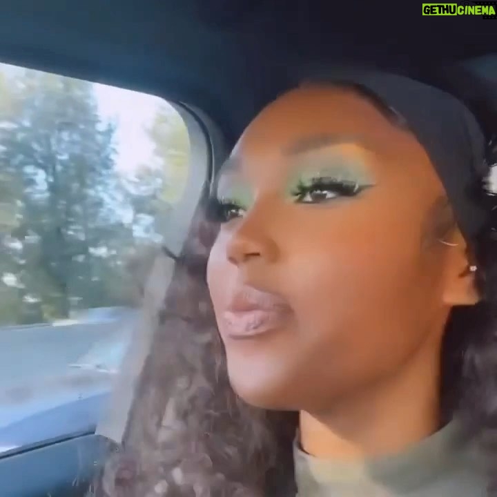Brandy Norwood Instagram - The beauty, the tone, the spirit. #TheGirlIsMine 💚 Mama loves you @syraismith #BoopBop