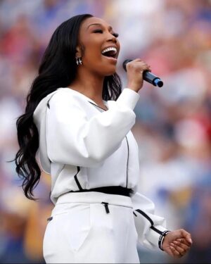 Brandy Norwood Instagram - What a moment♥️ Thank you God for courage and a solid foundation. I love you. 
@syraismith Mama loves you♥️♥️
@sonjanorwood 
@vocalcoachnorwood 
@rayj 
@thisisryanramsey 
@elidjahofficial 
@rayconglobal 
@frankgatson 
@princesslove 
@epikraynorwood @melodylovenorwood @ashleyseanthomas @makeupartistgaby 
@nikkrokkshair @dredavis 
@salxo 
Congrats to the @rams 💙💛
🕊✝️♠️♦️
#westcoast - check out my reel for more of this moment. Wow♠️🙏🏾🤞🏾