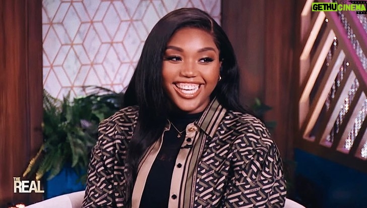 Brandy Norwood Instagram - What an amazing human being♥️ I love your spirit and your smile. So brave to walk in your purpose and shine in your truth all up on @therealdaytime Your smile ♥️ …. @syraismith #inspire