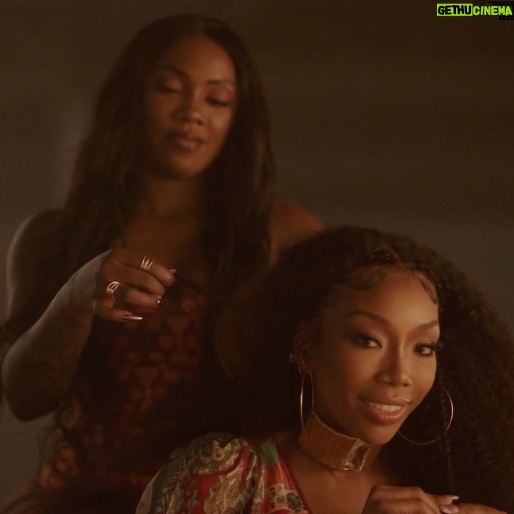 Brandy Norwood Instagram - Thank you @tiwasavage for this beautiful moment. #somebodyson music video out now ♥️ Link in bio and stories