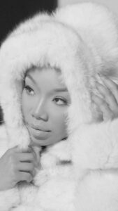 Brandy Norwood Instagram - Christmas Party For Two will be yours next Friday, 11/3. Pre-order Christmas With Brandy in my bio ❄️ I love y’all ♥️ Thank you to my amazing team and all the talented people who lent their gifts to this album ♥️ @theronfeemster @syraismith @dawilliams_24 @sebastiankole @kylemannmix @thepaulski @bergtonemusic @nomograph.mastering @bradallenwilliams @leifeisemann @kmgroth @houseofcyndarella @thisisryanramsey @Frankgatson @iamsikora @nikkrokkshair @msjackieceo @makeupartistgaby @ashleyseanthomas @sikoraent @delbanana @salxco @joelbrandano @hair_kritic_trenee @jahajohnson @tatianaaclark @india_carney
