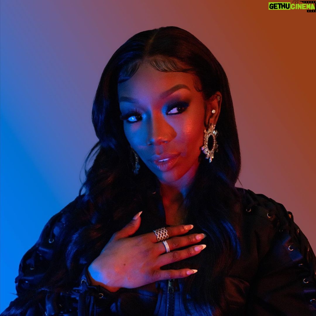 Brandy Norwood Instagram - Thank you @amas ♥️ representing the #Crown Fashion: @dolcegabbana Style: @ashleyseanthomas Makeup: @makeupsurgeon Hair: @nikkrokkshair Photography: @sikoraent Nails: @the.nail.nest - be kind, be safe ♥️ #syraisMom @syraismith