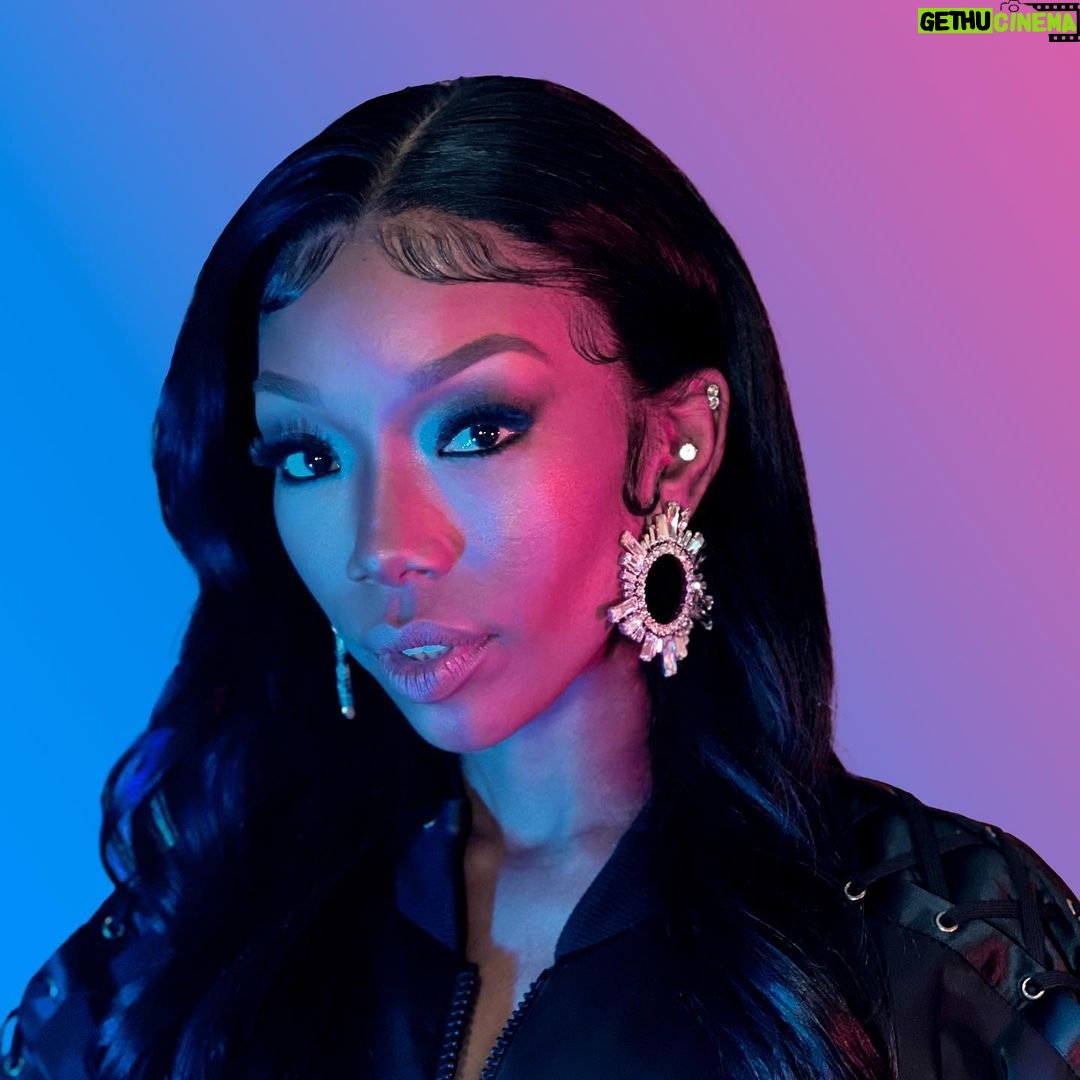Brandy Norwood Instagram - Thank you @amas ♥️ representing the #Crown Fashion: @dolcegabbana Style: @ashleyseanthomas Makeup: @makeupsurgeon Hair: @nikkrokkshair Photography: @sikoraent Nails: @the.nail.nest - be kind, be safe ♥️ #syraisMom @syraismith