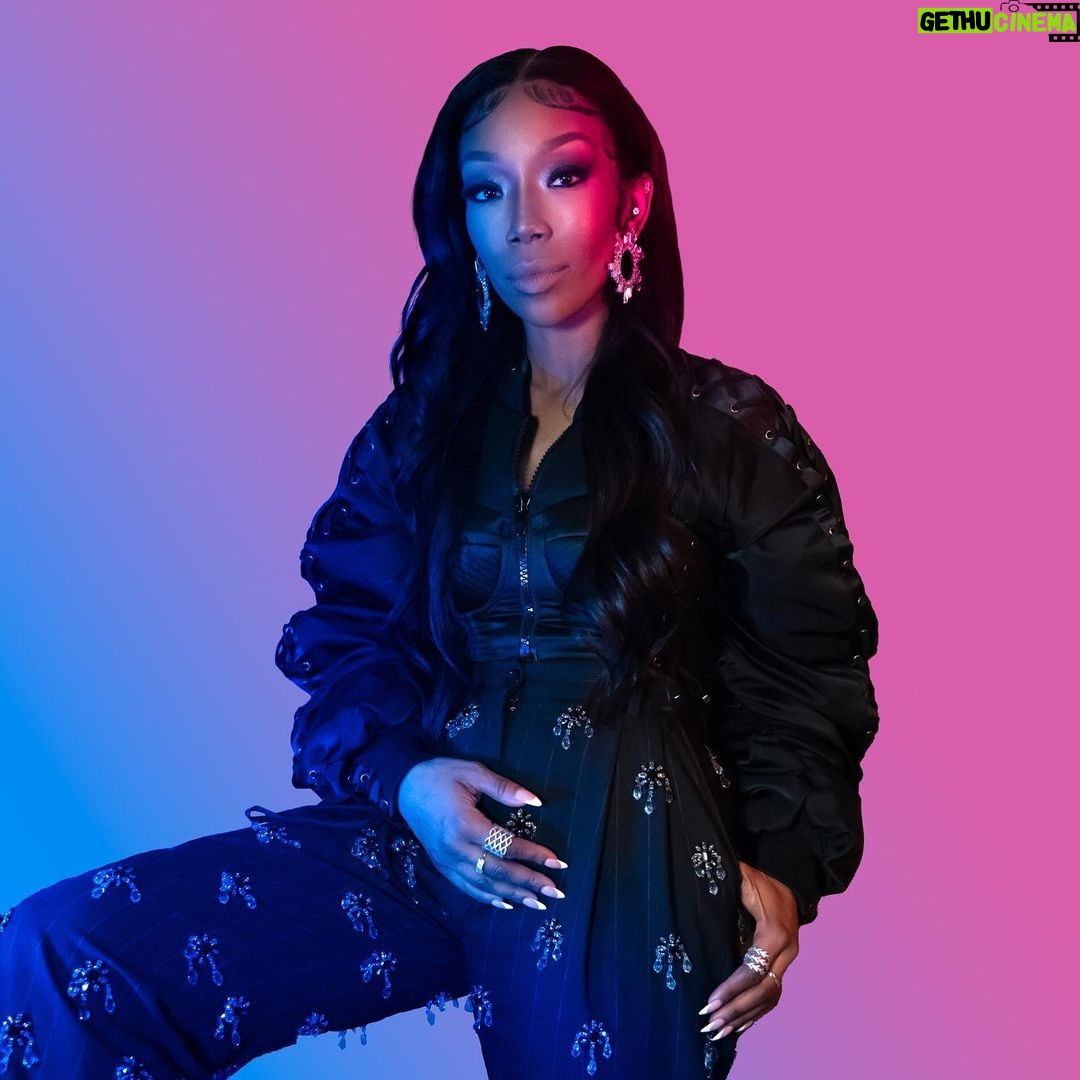 Brandy Norwood Instagram - Thank you @amas ♥️ representing the #Crown Fashion: @dolcegabbana Style: @ashleyseanthomas Makeup: @makeupsurgeon Hair: @nikkrokkshair Photography: @sikoraent Nails: @the.nail.nest - be kind, be safe ♥️ #syraisMom @syraismith