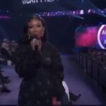 Brandy Norwood Instagram - Thank you @amas ♥️ representing the #Crown Fashion: @dolcegabbana Style: @ashleyseanthomas Makeup: @makeupsurgeon Hair: @nikkrokkshair Photography: @sikoraent Nails: @the.nail.nest - be kind, be safe ♥️ #syraisMom @syraismith