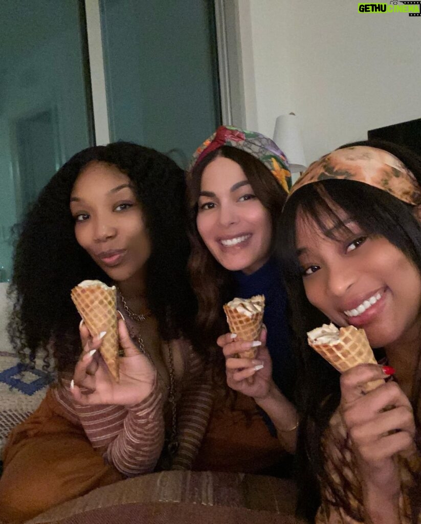 Brandy Norwood Instagram - @nadinevelazquez Happy Happy Birthday. You are a blessing in my life. Who knew? I came to secure the #Crown but found a #bestie in all of the messy🤞🏾 you light up the screen and your heart is so beautiful.♥️ you deserve the best in life. Second slide,wasn’t what we thought but #queennadinevelazquez #Crown