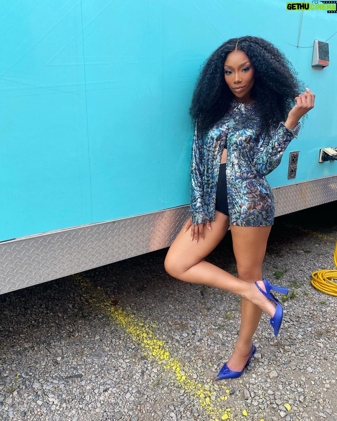 Brandy Norwood - 251.1K Likes - #aboutYesterday♥️ it’s the third slide for me @tiwasavage 🤣
#somebodySon
#waterandgarri