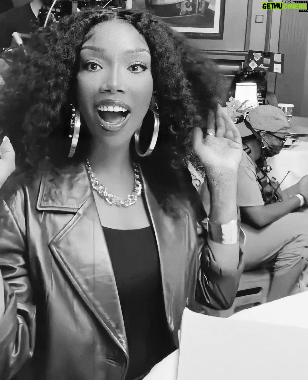Brandy Norwood Instagram - the crown is all mine- ain’t no thorns on my roses- God came to me and told me that I’m the chosen -@aasimdxplicit #concord 🤘🏽