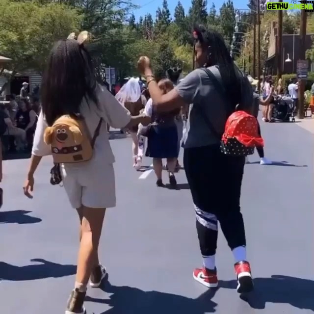 Brandy Norwood Instagram - #meandyouusneverpart My whole heart ♥️@syraismith @disneyland we love you and thank you♥️ #Boop♦️ ♠️