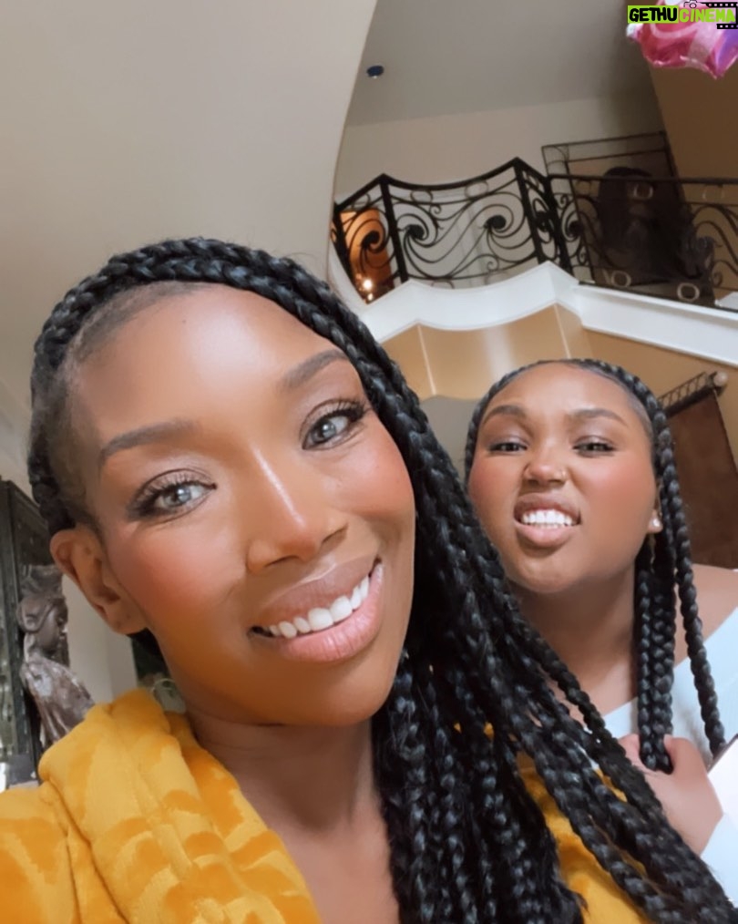 Brandy Norwood Instagram - Funny faces with my daughter @syraismith💛