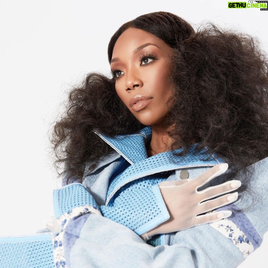 Brandy Norwood Instagram - meet me where I am 🦋 Designer: @sarawongofficial Gloves: @gaspargloves Shoes: @gianvitorossi