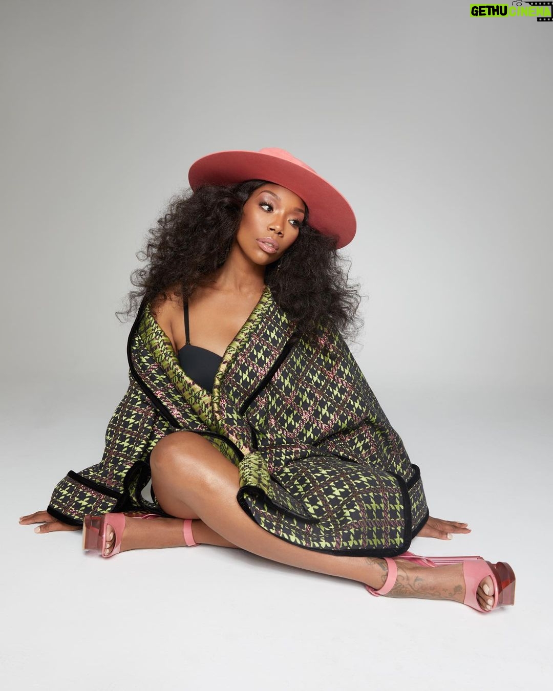 Brandy Norwood - 248.2K Likes - 👑
#brandy in @haleia - @gladystamezmillinery - @casadeiofficial -