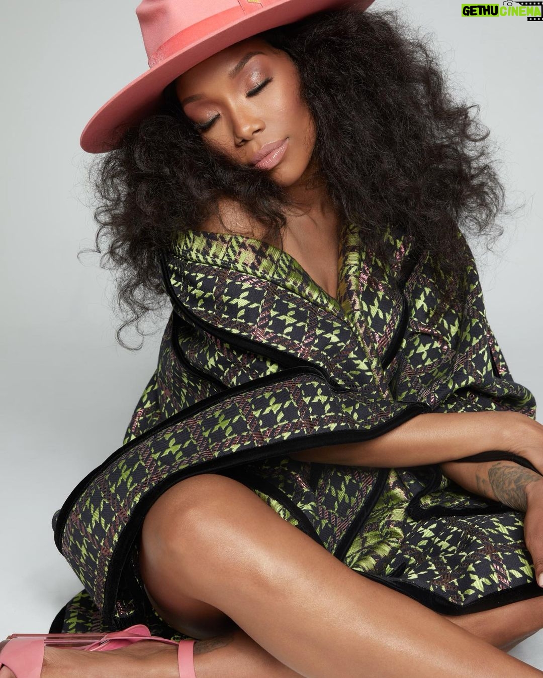 Brandy Norwood - 248.2K Likes - 👑
#brandy in @haleia - @gladystamezmillinery - @casadeiofficial -